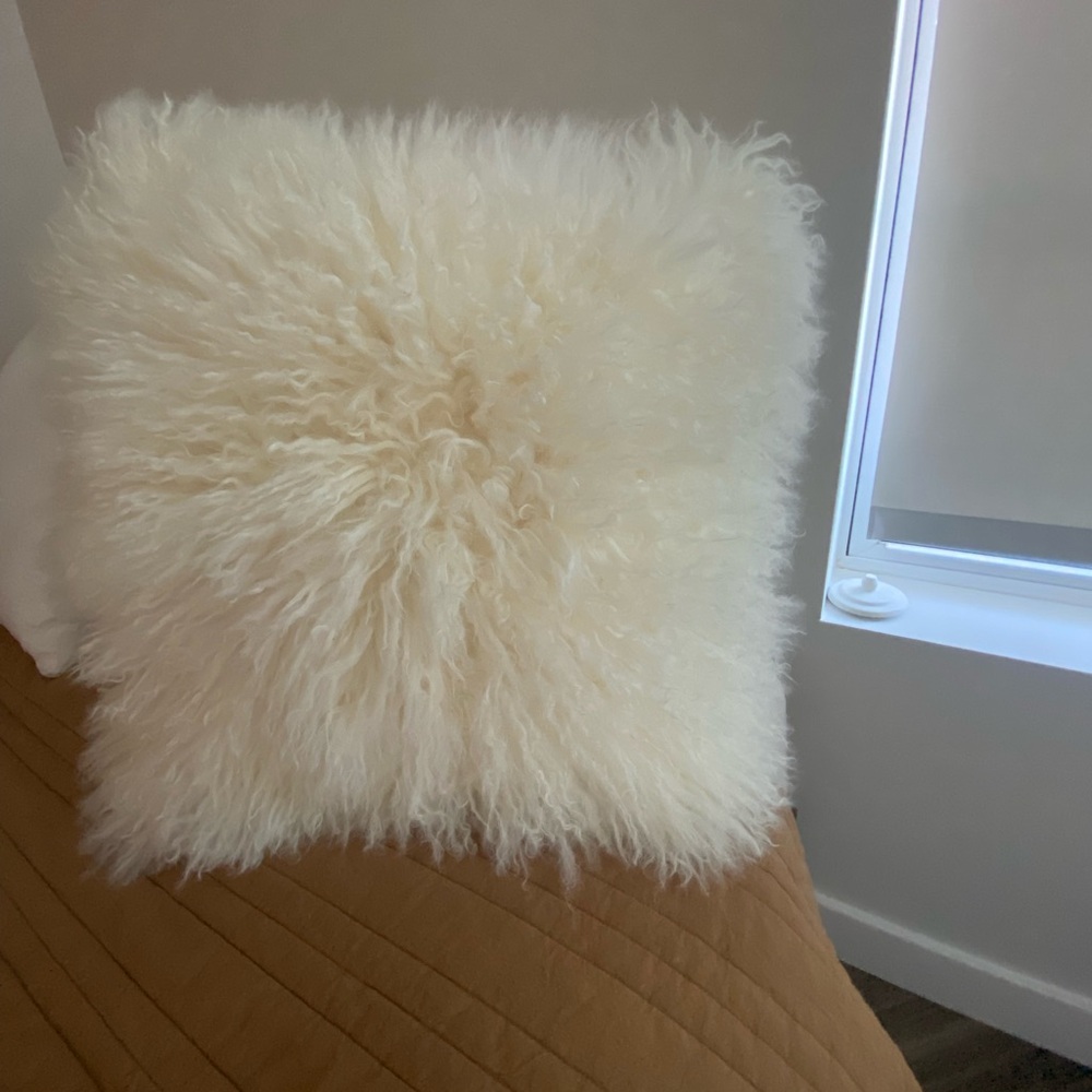 Luxury Mongolian Lamb Fur Pillow – 20x20 – Cream/Ivory – SUTRA